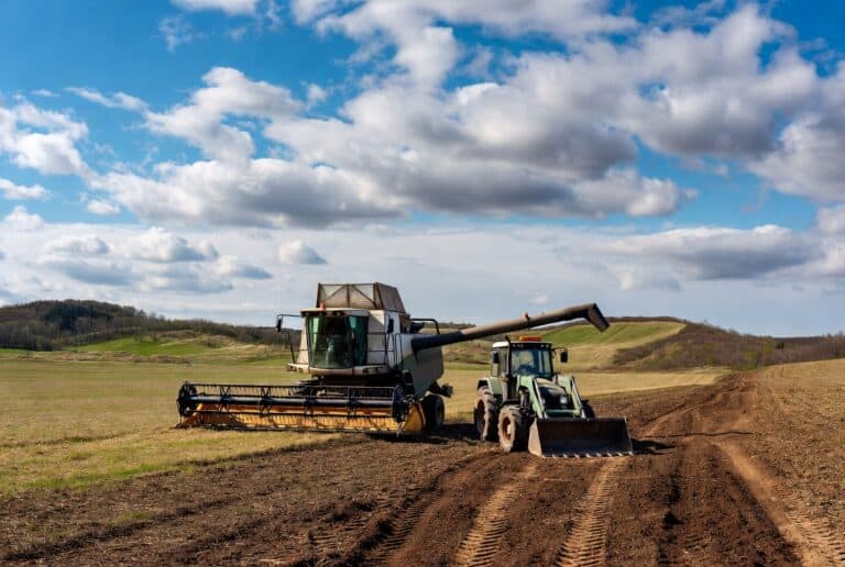Весенний рынок сельхозтехники: что чаще продают перед стартом полевых работ